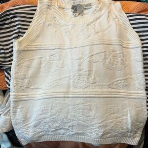 Tarazzia Vintage White floral Knit Sleeveless Sweater vest